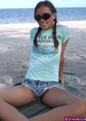 18 Years Old Alexis Capri Local Beach Xxxpartner jpg 13