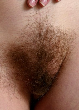 Atknaturalandhairy Model jpg 11