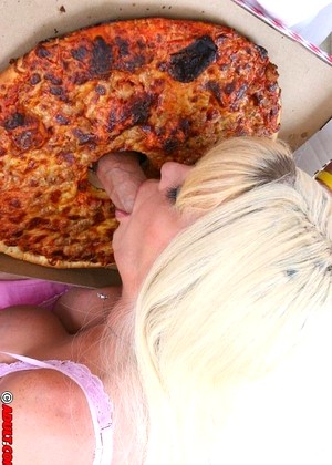 Big Sausage Pizza Carson Carmichael Updated Blonde Review jpg 5