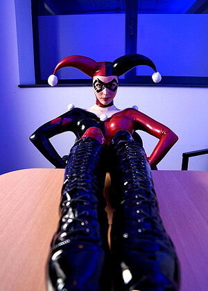 Club Rubber Restrained Harley Quinn Queen Latina Image De jpg 16