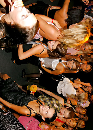 Drunk Sex Orgy Sarah Twain Francesca Felucci Claudia Adams Christina Lee Rachel Evans Unlocked Skirt Wifi Version jpg 9