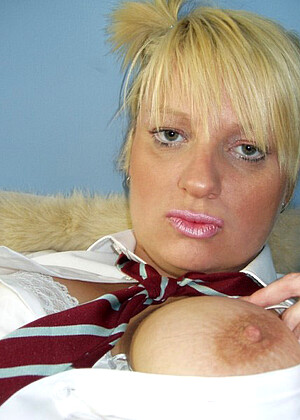 English Milf Daniella English Muffia Close Up Xxx Indya jpg 16