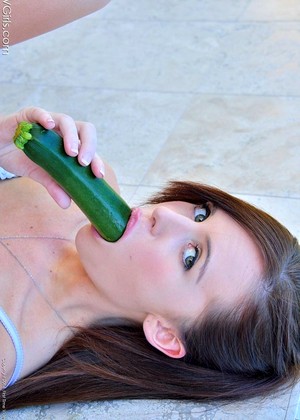 popular tag pichunter z Zucchini Toyed Pussy pornpics (2)