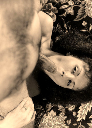 Flashbaxxx Retro Porn Flashbaxxxretroporn Model Joyful Oral Sex Woman jpg 3