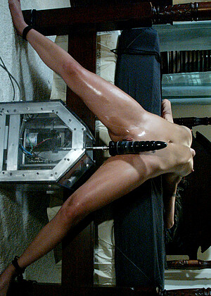 Fucking Machines Satine Phoenix Maely Milf Bathroom Sex jpg 8
