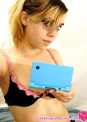 Geekgirlsonline Model jpg 6