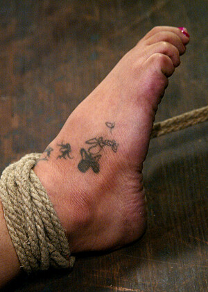 Hogtied Dragonlily Eimj Bondage Foto2 Bugil jpg 13