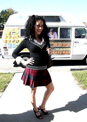 Icecreambangbang Model jpg 2