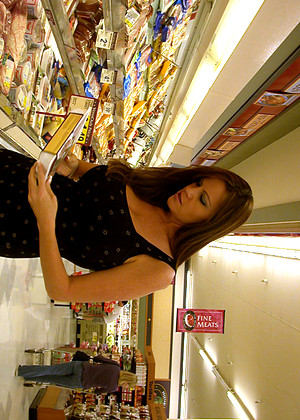 Kelly Madison Kelly Madison Introduce Shaved Pussy Cutie jpg 9