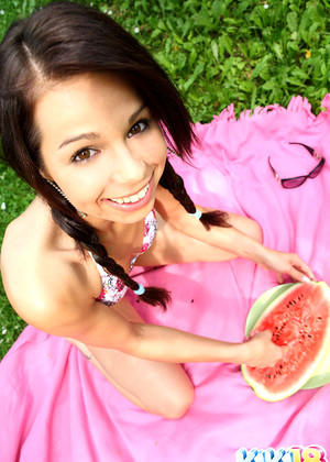 Kiki 18 Kiki18 Model Seek Brunettes Social Network jpg 8