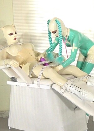 Kinky Rubber World Latex Lara Desnudas Nurse Goes jpg 15