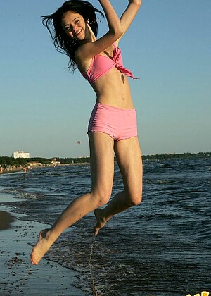 Little Danni Littledanni Model Feb Beach Uflash jpg 3