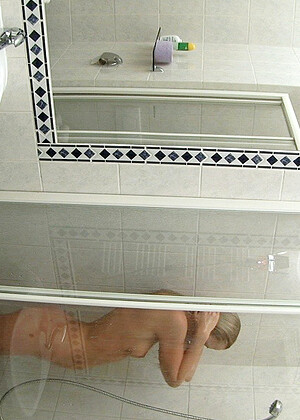 Mikes Apartment Andrea Francis Ava Shower Babes Shoolgirl jpg 17