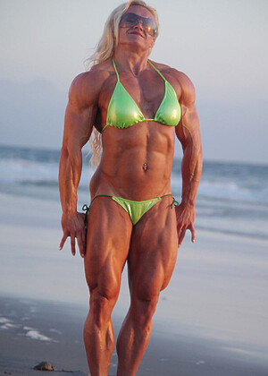 Model Muscles Brigita Brezovac Over Beach Paysites Matures jpg 11