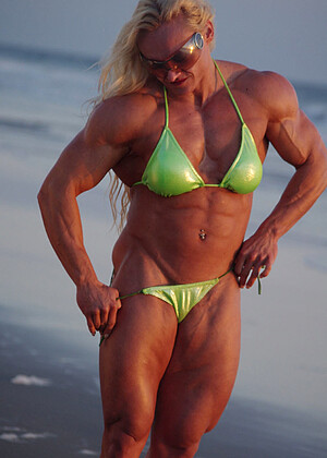 Model Muscles Brigita Brezovac Over Beach Paysites Matures jpg 13