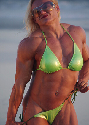 Model Muscles Brigita Brezovac Over Beach Paysites Matures jpg 14
