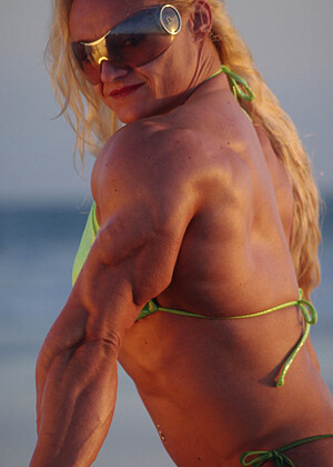 Model Muscles Brigita Brezovac Over Beach Paysites Matures jpg 4