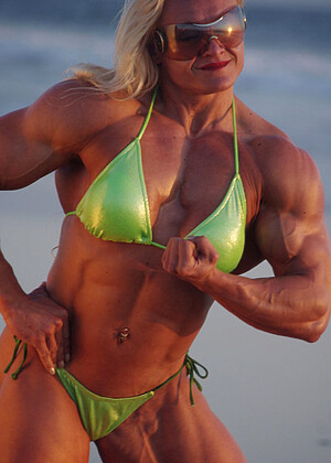 Model Muscles Brigita Brezovac Over Beach Paysites Matures jpg 8