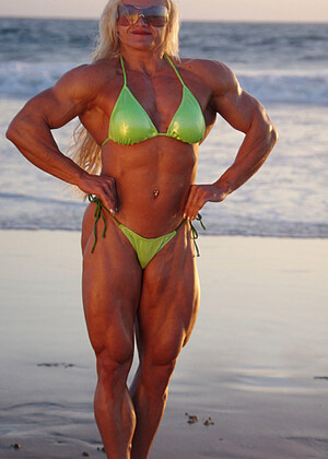 Model Muscles Brigita Brezovac Over Beach Paysites Matures jpg 9
