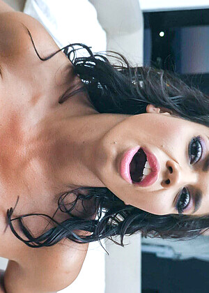 Mylf Chloe Lamour Tristan Seagal Upper Curvy Metaporn jpg 2