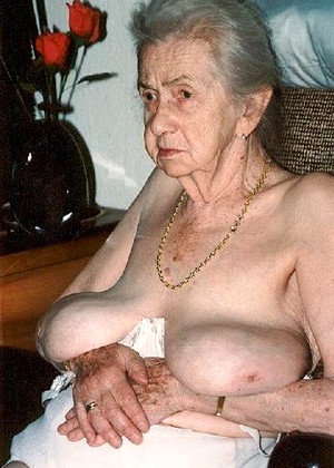 popular tag pichunter g Granny Old Oma pornpics (1)