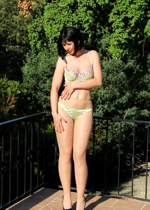 Pantyhose Diva Desyra Noir Ura Outdoor Nudity jpg 12
