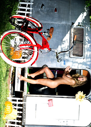 Penthouse Gold Nicole Aniston Garage Centerfold America jpg 9