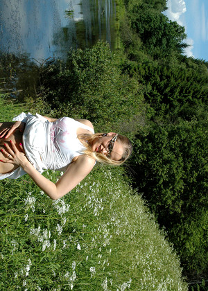 Pissingoutdoor Model jpg 16