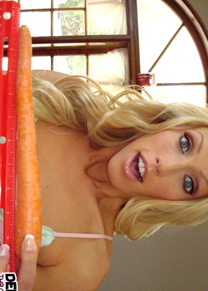Cassie Young jpg 3