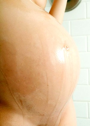  tag pichunter p Pregnant Shower pornpics (1)