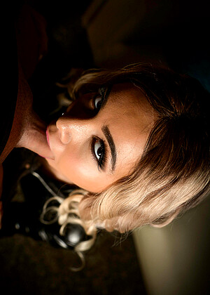 Spizoo Aaliyah Hadid Data Blonde Squirt jpg 7