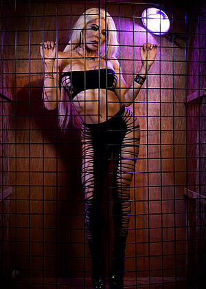 Spizoo Kat Monroe Luna Star Grip Bondage Porn Doctor jpg 11
