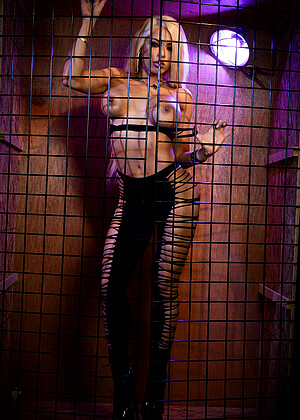 Spizoo Kat Monroe Luna Star Grip Bondage Porn Doctor jpg 8