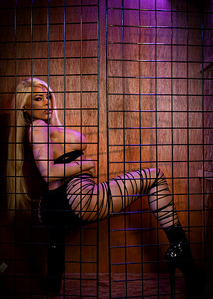 Spizoo Kat Monroe Luna Star Grip Bondage Porn Doctor jpg 9
