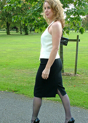 Stiletto Girl Stilettogirl Model Squeezing Outdoor Xxxplumper jpg 4