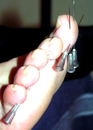  tag pichunter  Amateur Needle Torture pornpics (2)