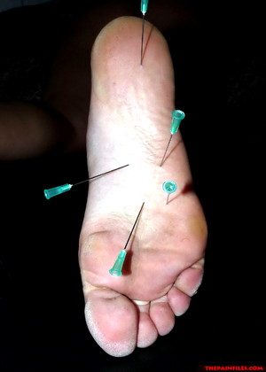 popular tag pichunter n Needle In Feet pornpics (1)