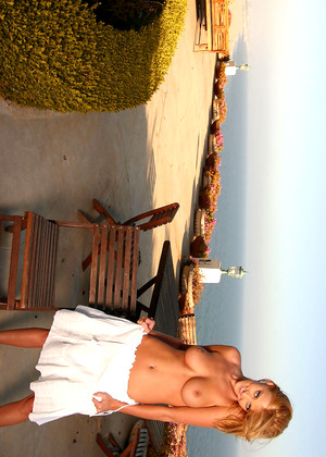 Twistys Carli Banks Reliable Beach Mobi Mobi jpg 11