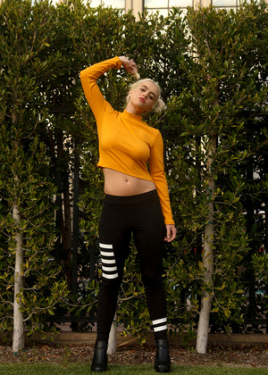 Zishy Zishy Model Professional Blonde Sexcam jpg 6