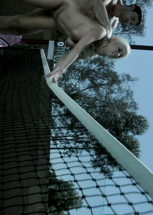 Brazzersnetwork Britney Amber Midnight Outdoor Sex Project