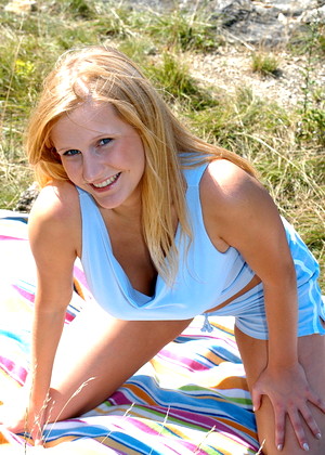 Cams4us Cams4us Model Warm Blonde Teen Outdoors Xxx Tape