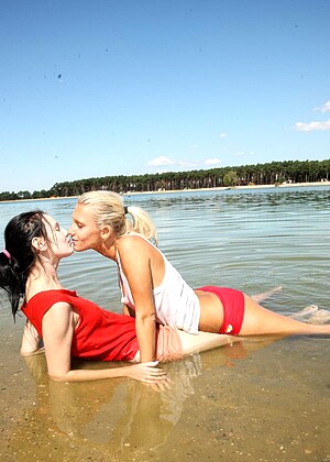 Clubseventeen Lucianna Karel Sara J Spgdi Public Sexphoto