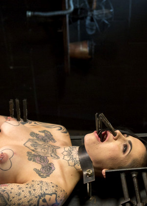 Devicebondage Leigh Raven The Pope Fap Tattoo Model Girlbugil