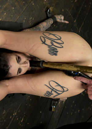 Devicebondage Leigh Raven The Pope Fap Tattoo Model Girlbugil