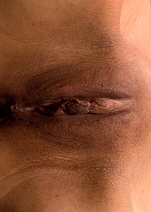 Devicebondage Tia Ling Slurped Close Up Analporn