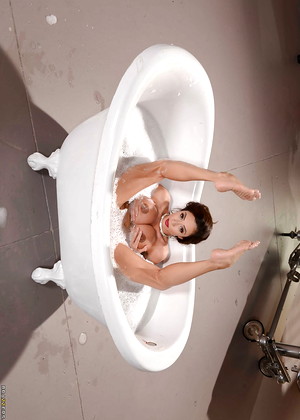 Doctoradventures Ariella Ferrera Average Bath Angel