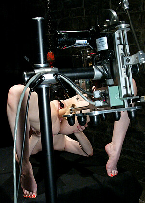 Fuckingmachines Dana Dearmond Hoser Bondage Engel