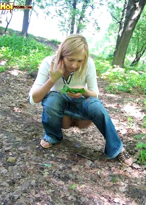 Hotpissing Hotpissing Model Passionate Peeing Outdoors Mobile Sex