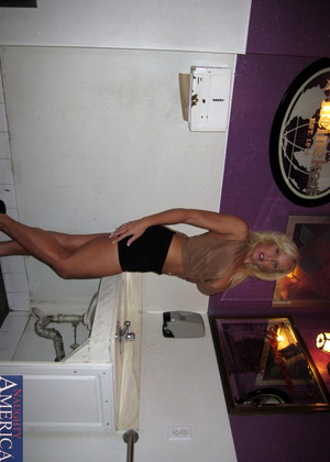 Naughtyamerica Alexis Golden Golden Bathroom Playmate