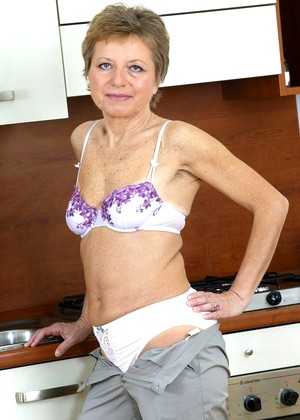 Olderwomanfun Olderwomanfun Model High Res Granny Erotica